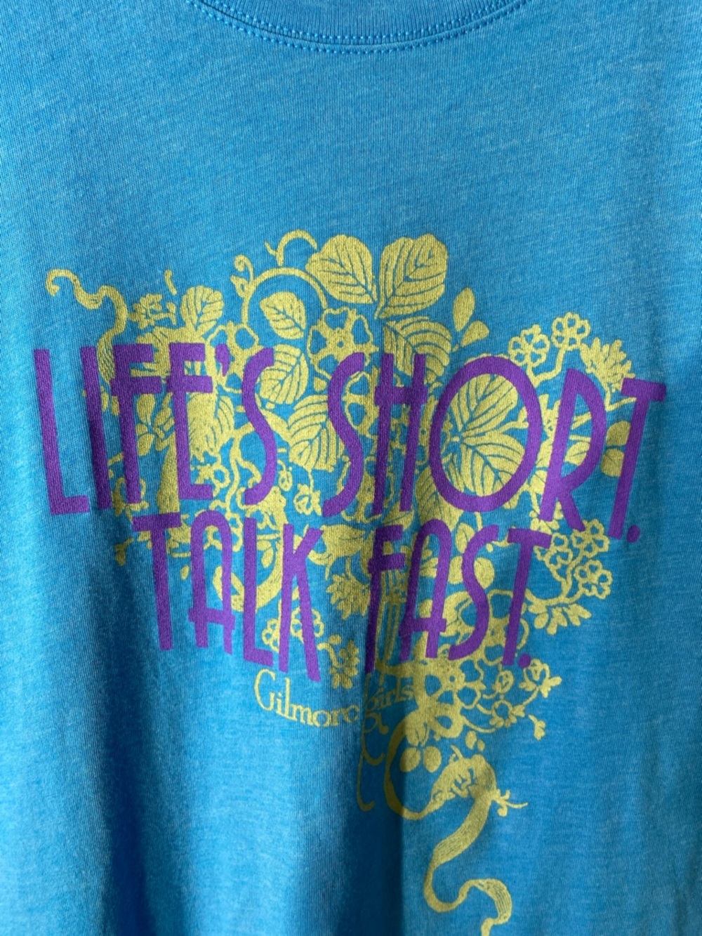 Gilmore girls T-shirt, Blue Graphic Tee with Floral Heart Graphic - Picture 3 of 7